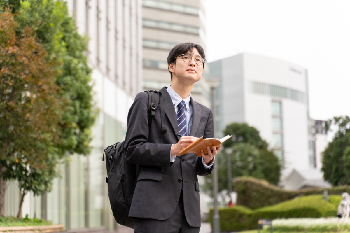 機能材営業部で、印刷インキの原料となるアルミペーストを中心に扱っています。