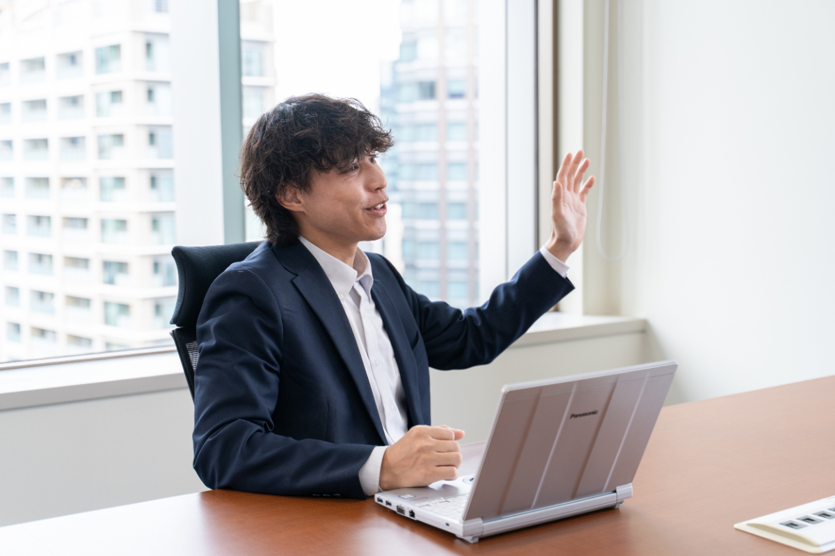 大学時代に学んだ英語を活かし、海外の仕入先や得意先とのミーティングを自らリードできるようになっていきたいです。