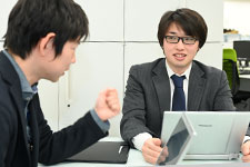 業務内容：社内ミーティング